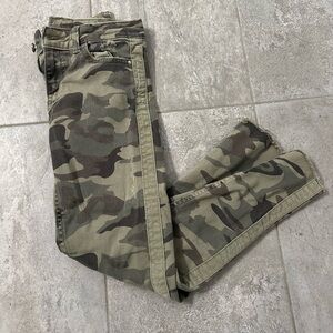Zara Green Camouflage Pants